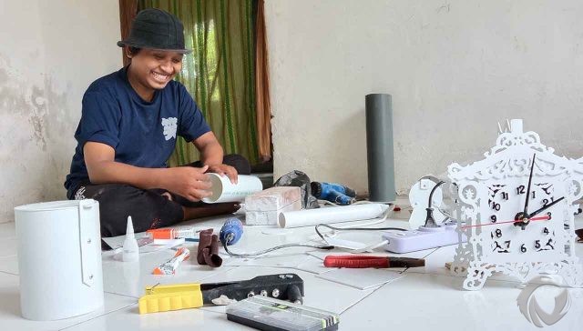 Bosan di Rumah, Pemuda di Kota Probolinggo Bikin Kerajinan Berbahan Paralon